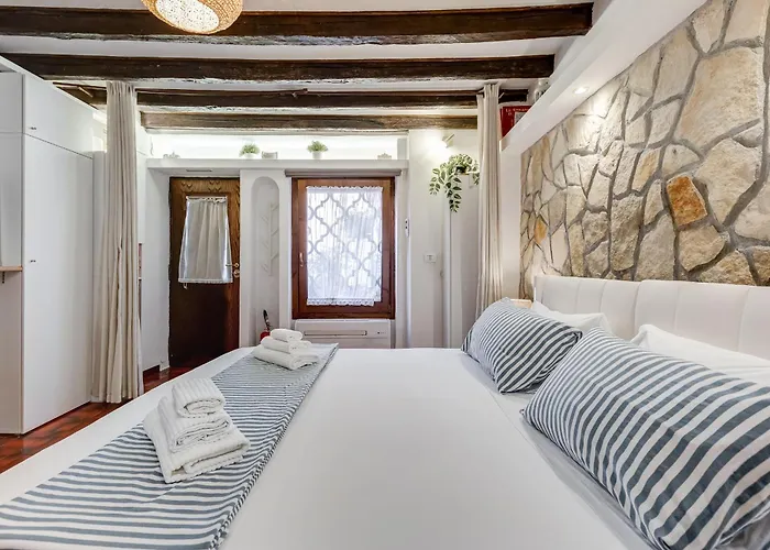 Appartamento Colosseum Loft, Rustic-modern Charm