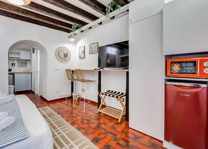 Colosseum Loft, Rustic-modern Charm Roma